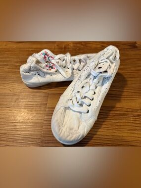 Roxy White Lace Canvas Sneakers